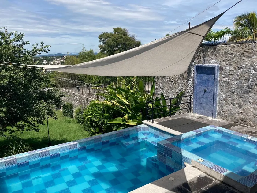 Residence with a pool in Burgos, Cuernavaca - Image 1