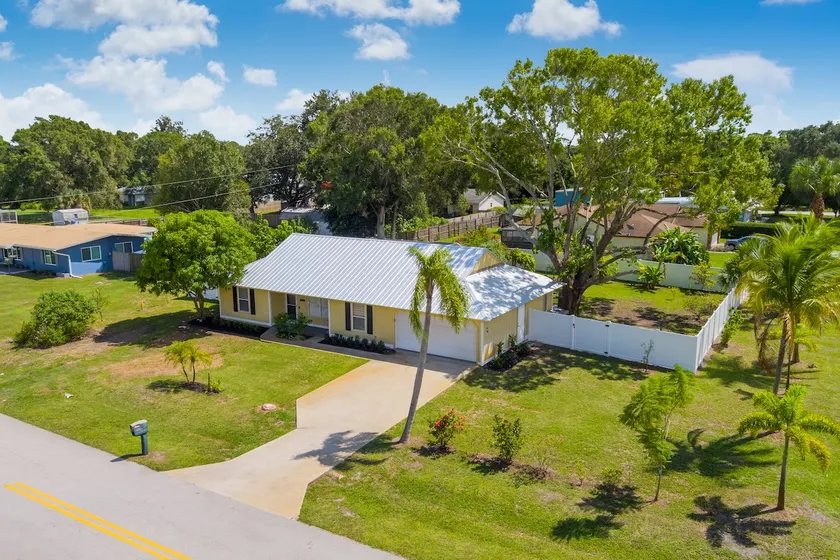 V2 Renovated, Gorgeous, pool, dog ok, beach 3mi - Image 1