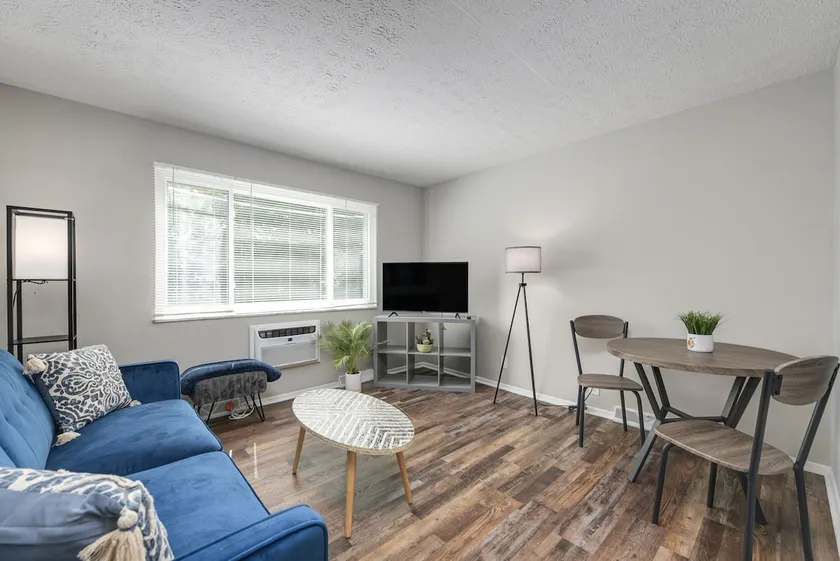 Modern & Updated First Floor 1BR near HWY/Airport - Image 1