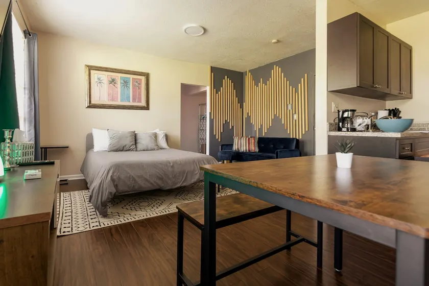 Sexy Studio centrally located w/parking & wi-fi - Image 1
