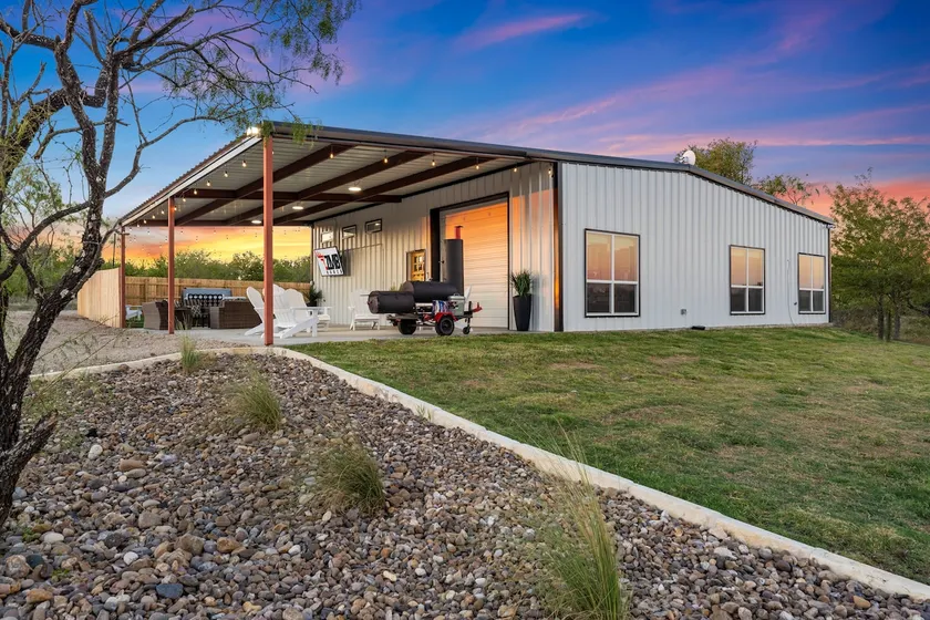 40-Acre Texas Ranch | Hot Tub, Fishing & Firepit - Image 1