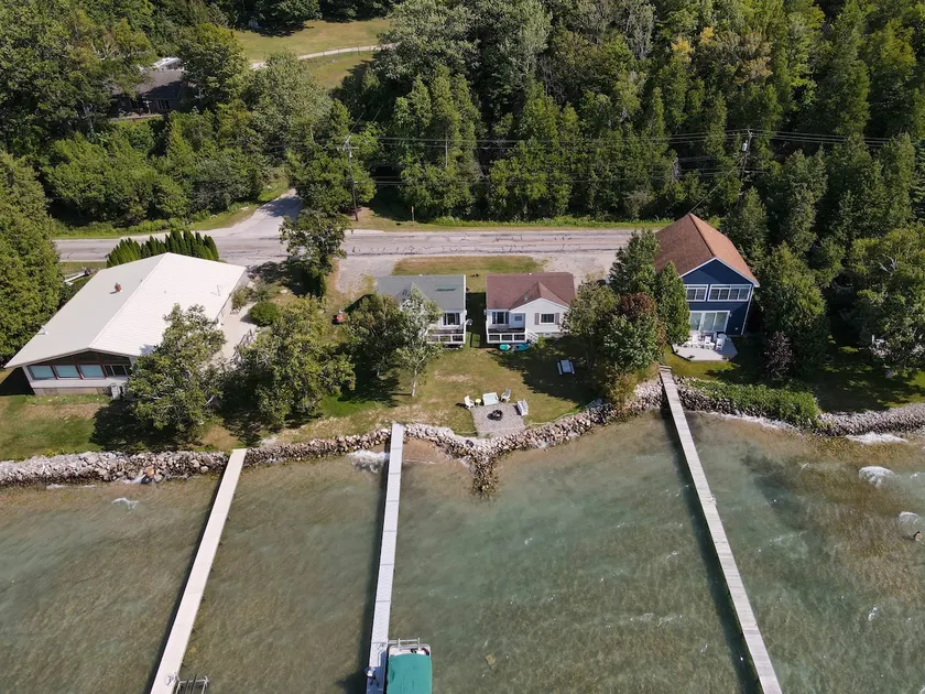 Snell Brown Cottage on Crystal Lake - Image 1