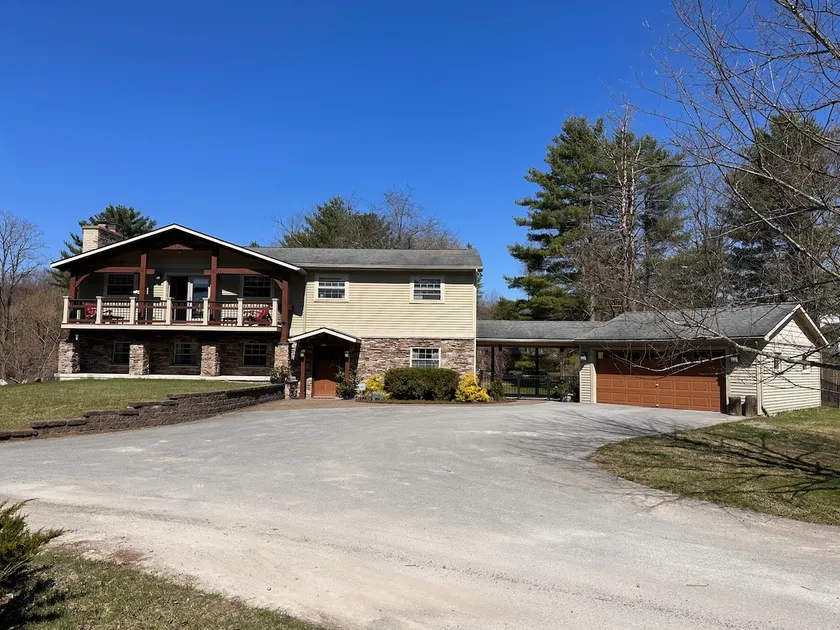 Quiet and private, close to town - Image 1