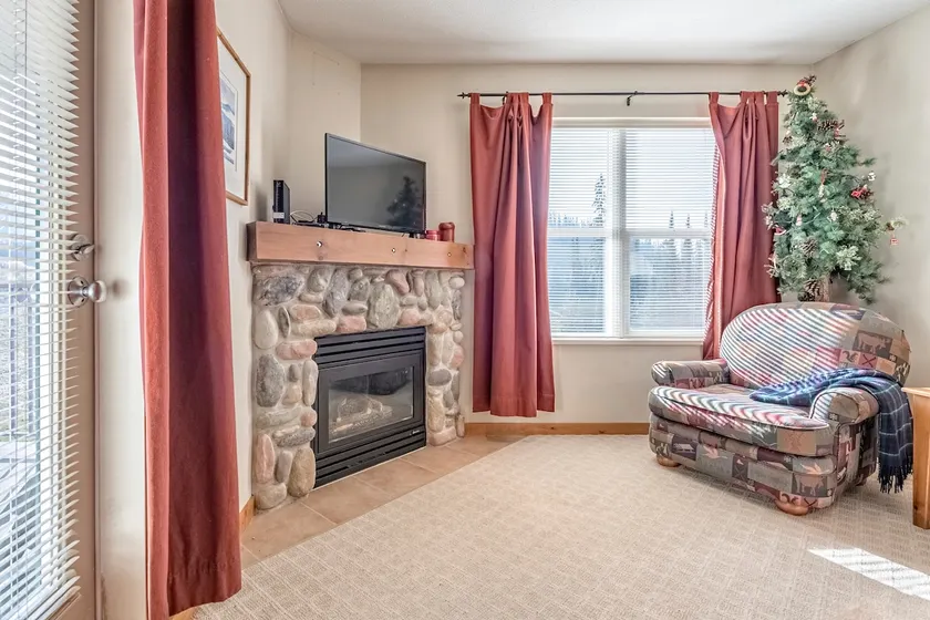 Large bright corner unit with views up Tube Town - Image 1