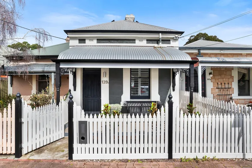 Cute as a Button - Picket Fence 3 Bed Stylish Home - Image 1