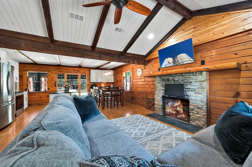 Shady Oaks Cabin - Waco/Magnolia/Baylor - Image 1