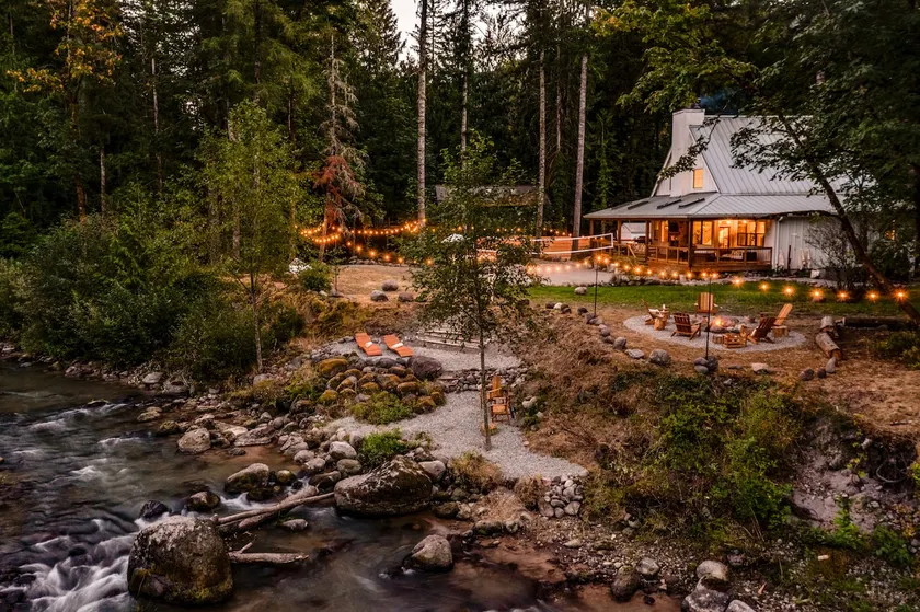 2 acres, Riverfront, Wine Bar, Game Room, Hot Tub! - Image 1