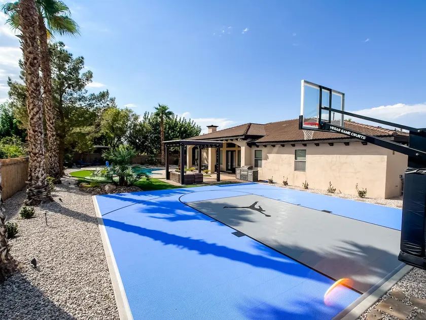 Paradise Backyard, Pool, Basketball Court, Games+! - Image 1