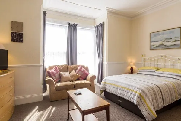 Cosy 2-bedroom Apartment close to the sea - Image 1