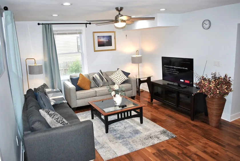 Stylish 4-bedroom whole house with plenty of parking - Image 1