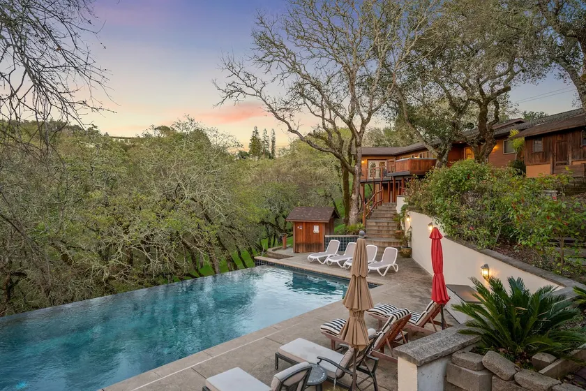 Farpoint: Heated Infinity Pool, Mountain Views - Image 1