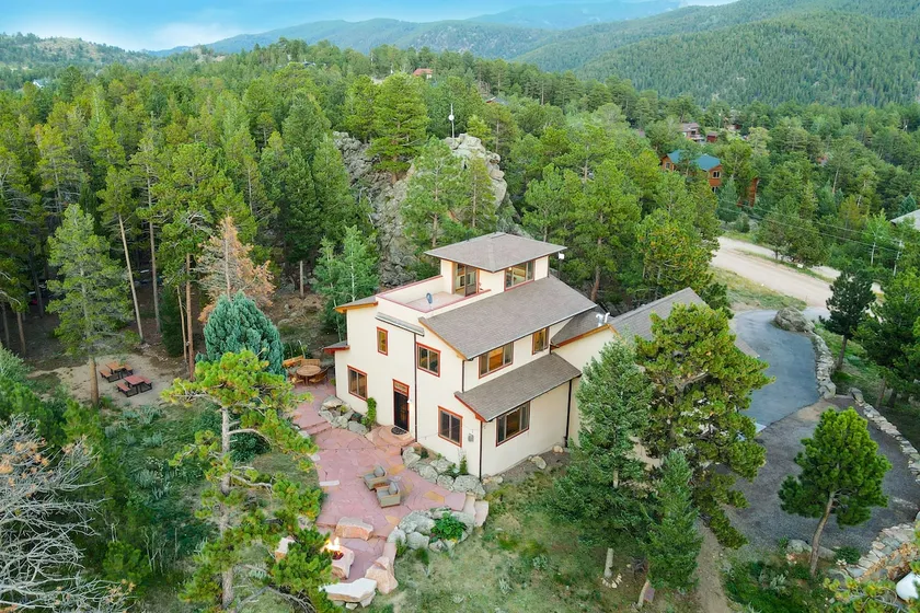 Luxury Rocky Mountain Retreat above Boulder - Image 1