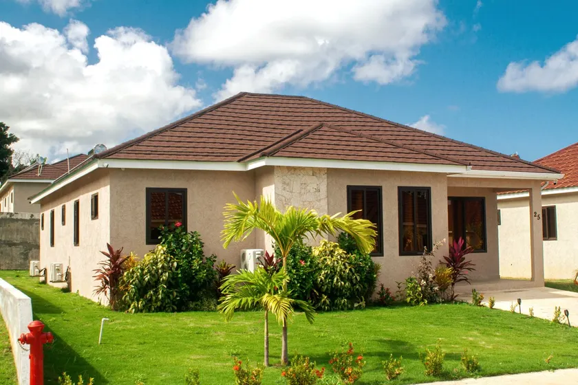 Leah's Retreat! 3-bedroom, house located 5 minutes from Ocho Rios attractions. - Image 1