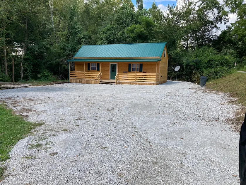 The Habersham Hangout; Cozy cabin near atv trails! - Image 1
