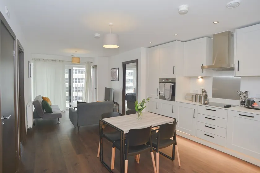 Central Southend,2-Bedroom Flat, Seaview & Parking - Image 1