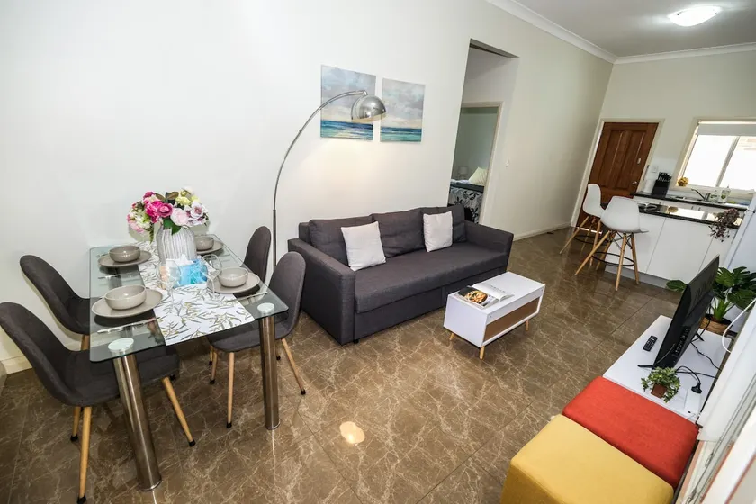 Sydney Concord Modern 2 bedroom sleeps 6 guests - Image 1