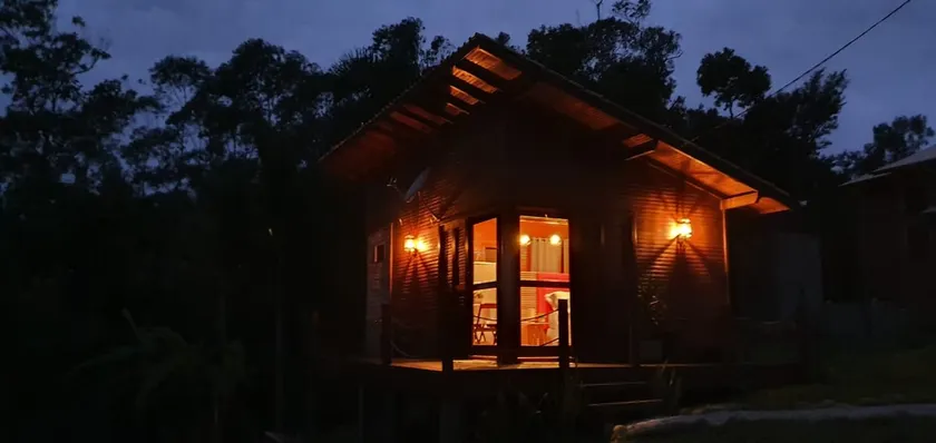 Cozy cottage with hydro at the foot of the mountain - Image 1