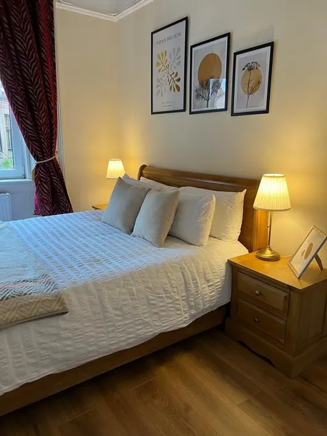 Central Shawlands, Luxury Victorian apartment - Image 1