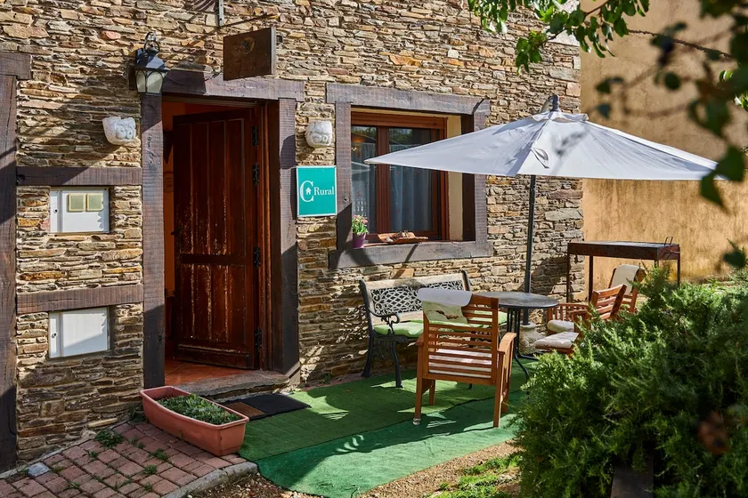 Comfortable Country House with fireplace (3 bedrooms + 3 bathrooms) - Image 1