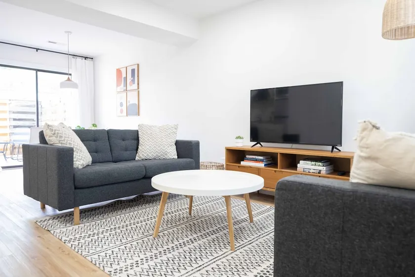 Modern 2 BR Townhouse, Centrally Located - Image 1