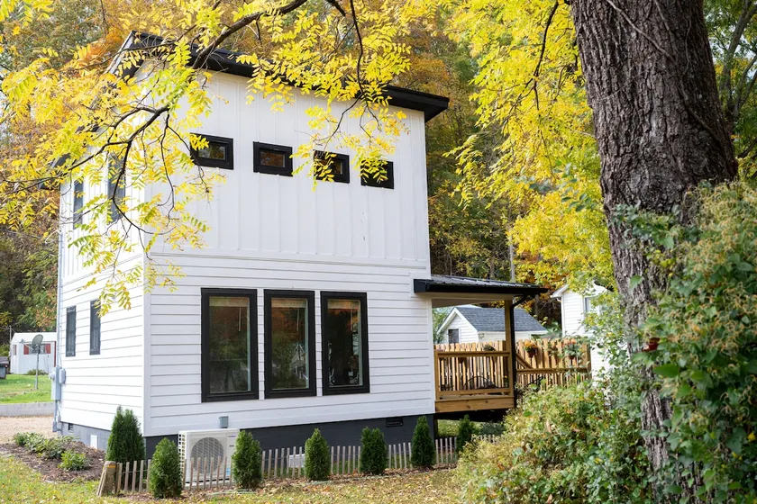 Modern Mountain Retreat - Steps from Creeper Trail - Image 1