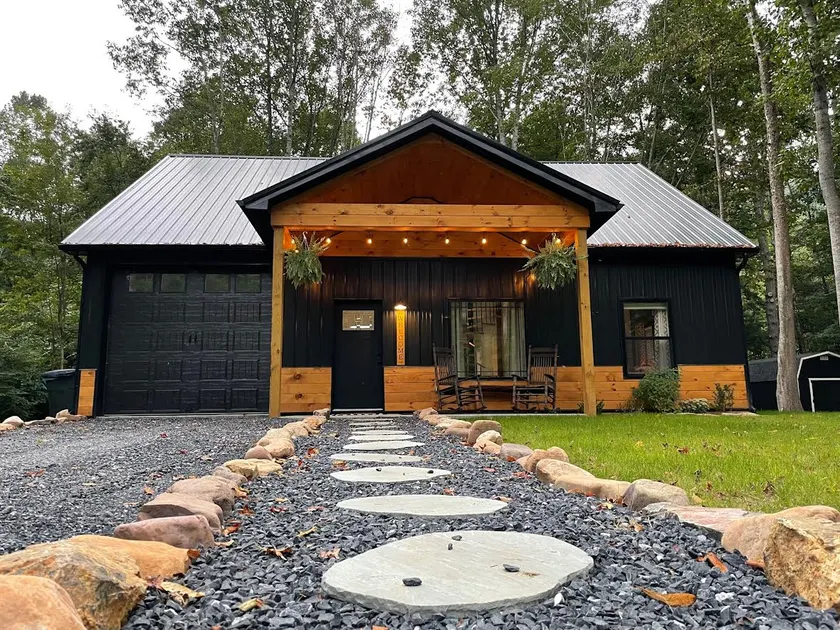 Relaxing Mountain Getaway along the river! - Image 1