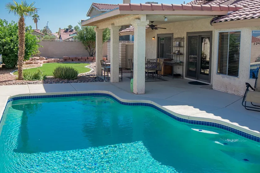 Minutes to the Strip, Pool and 2 car garage - Image 1