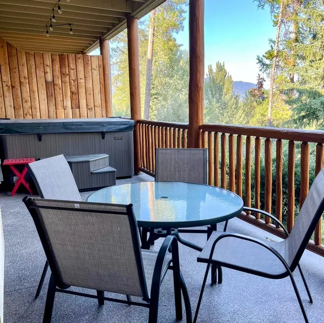 Ground Floor - 2 min to Trickle Creek - Hot Tub - Image 1