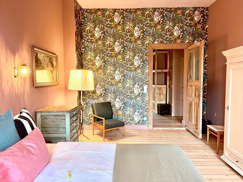 2-bedroom old building charm with balcony at Mauerpark - Image 1