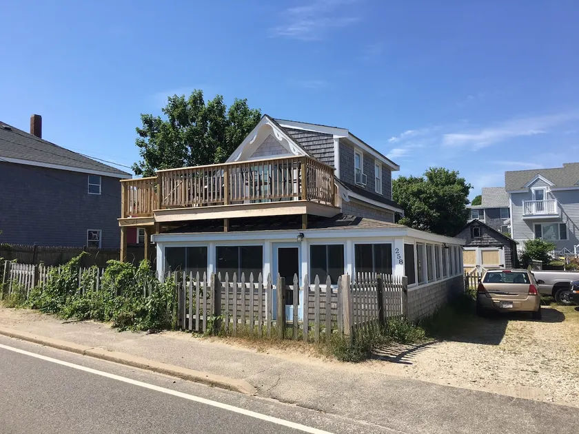 Beautiful Beach House and Guest House by The Beach - Image 1