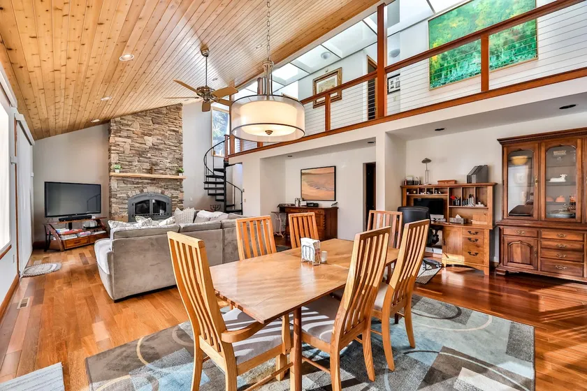Stunning Views/Chefs Kitchen/King Bed! - Image 1