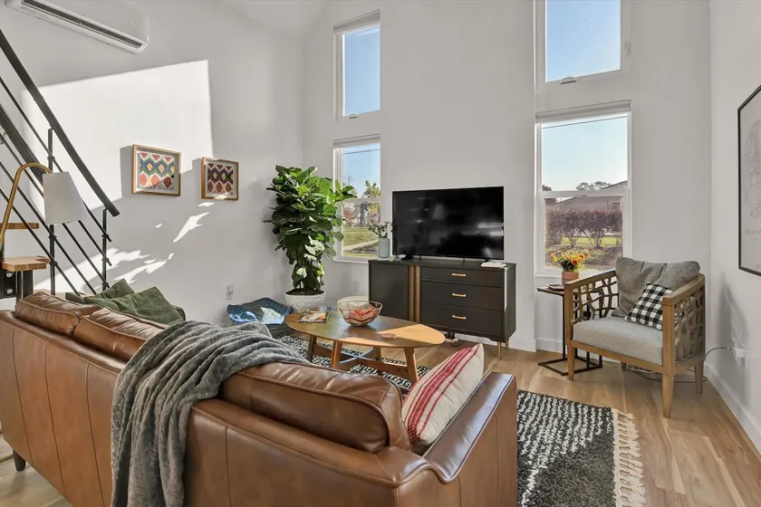 Lofty Cottage - Image 1