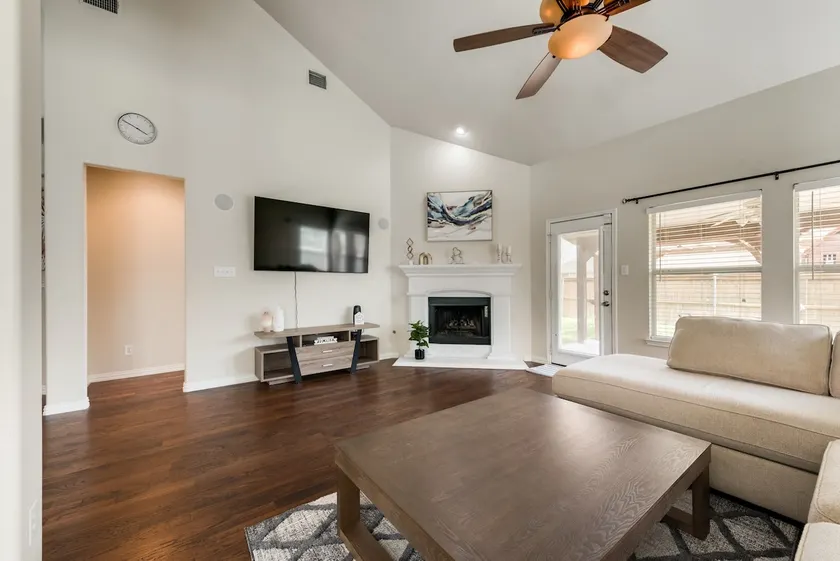 New!Beautiful 5 Bedrooms,10 Beds - Image 1