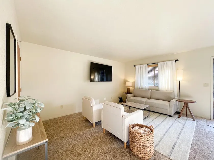 Spacious townhome in Sonora - Image 1