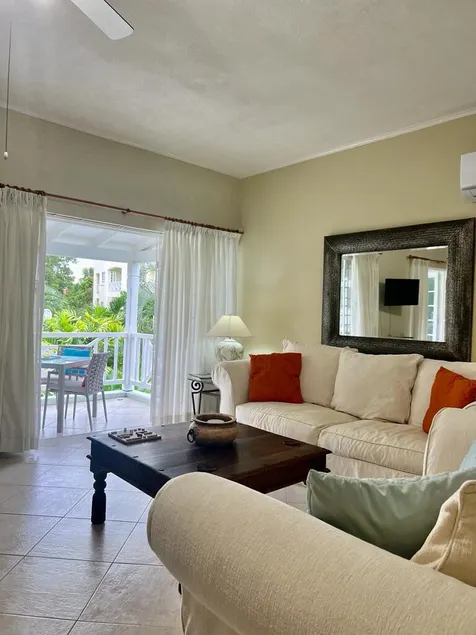 Lovely 3 Bedroom Condo with pool. - Image 1