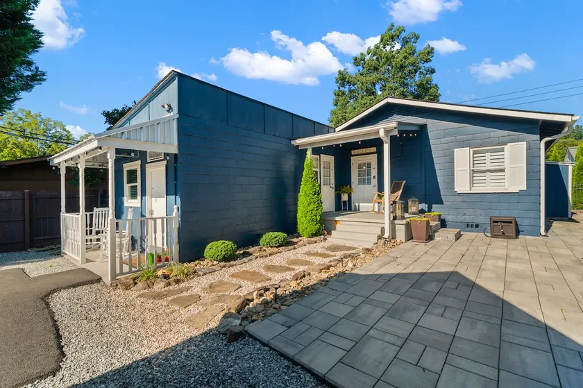Cheerful Cottage - Walk to Downtown Hendersonville - Image 1