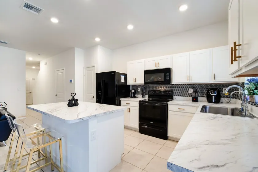 Beautiful and Cozy 3- bedroom townhouse - Image 1