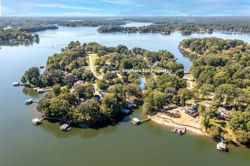 Relaxing Lake Norman waterfront house/private dock - Image 1