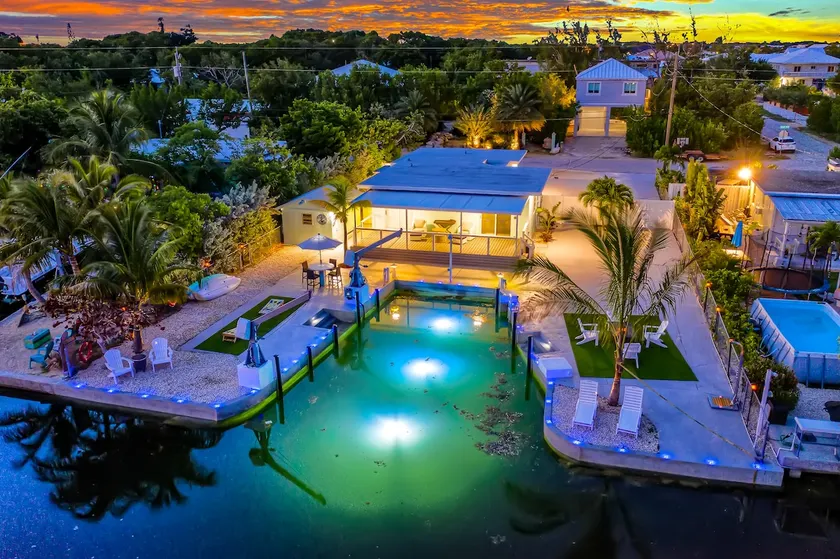 Oceanside Waterfront Paradise Home - Completely Renovated - Image 1