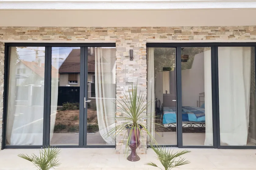 Equipped apartment, terrace and garden - Image 1