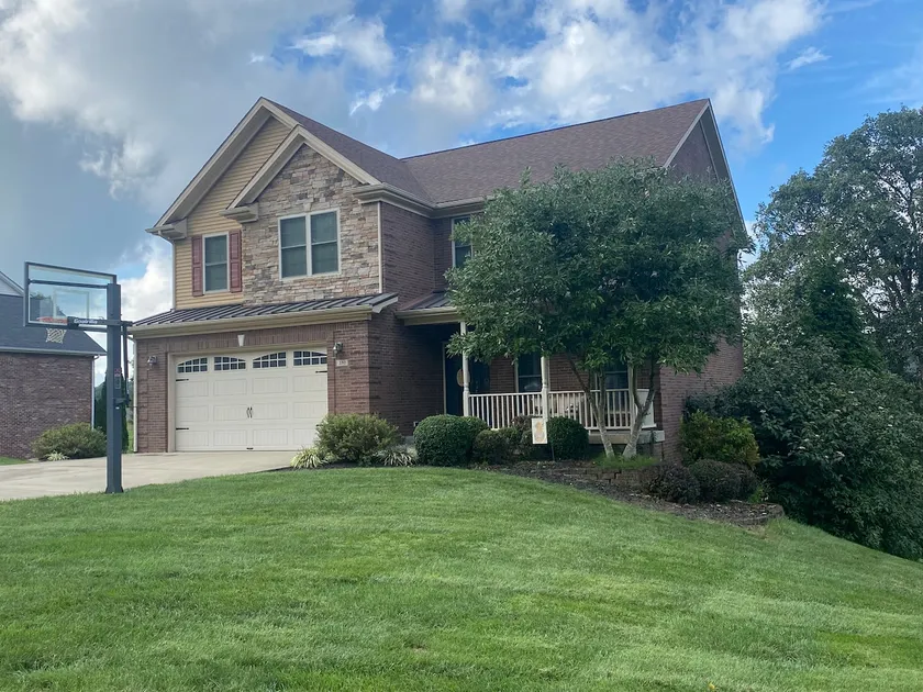 Large Home with Entertainment Options Galore - Image 1