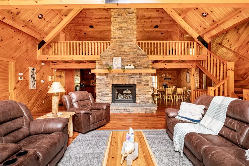 Seven stars lodge with hot tub an WiFi on 36 acres - Image 1