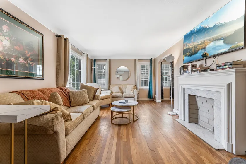 Cozy Home Near Major Hospitals & Universities - Image 1