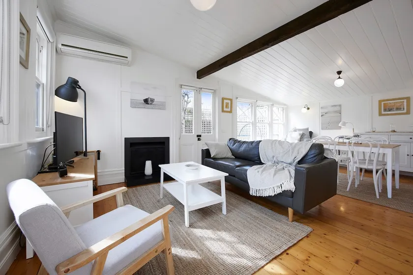 Country Cottage Heart of Brunswick - Image 1