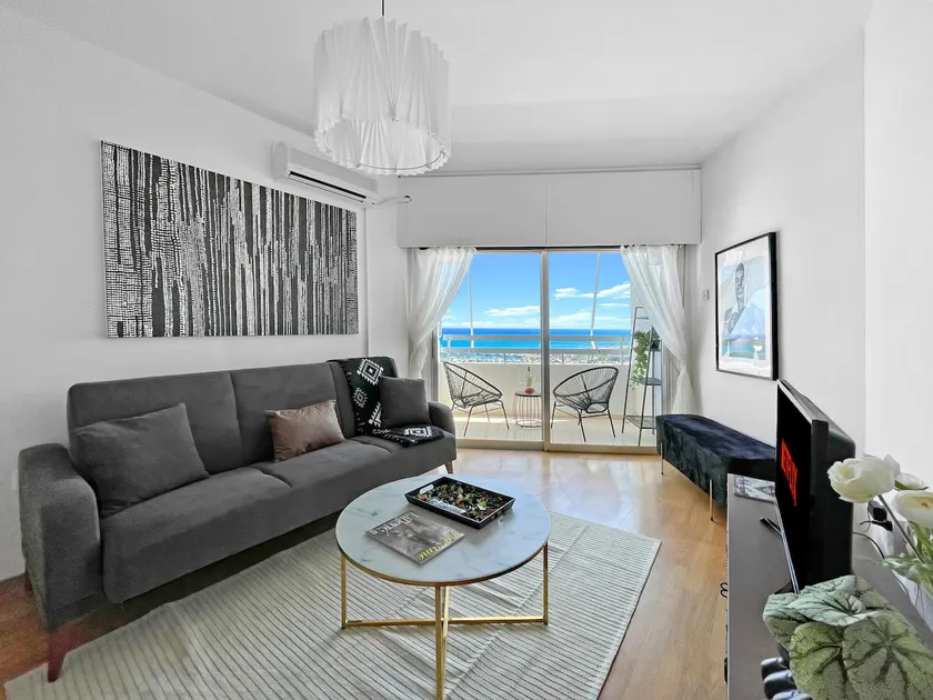 1BR Seafront Apt with community pool - Image 1