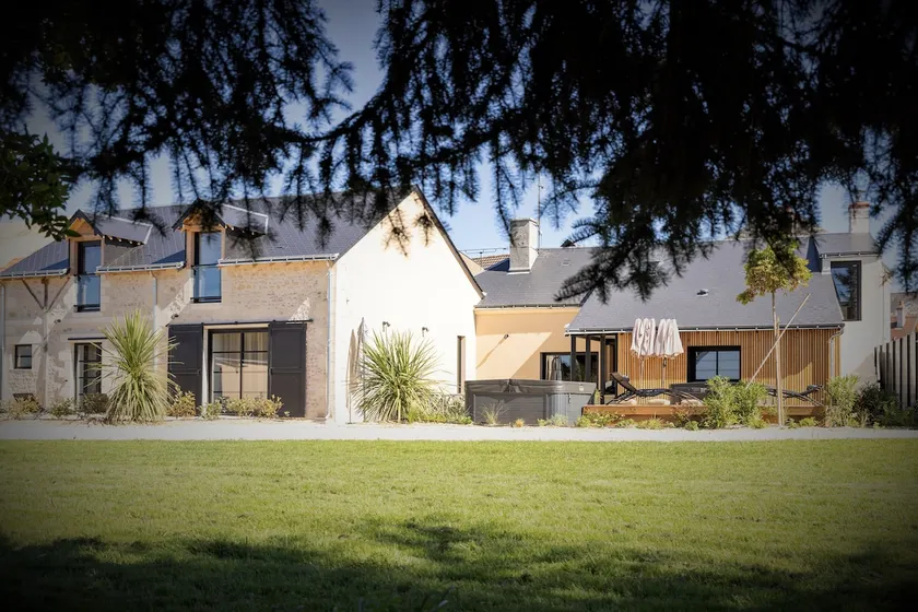 Beautiful villa 5 bedrooms 5 bathrooms, 2 spas, 14 people - Image 1