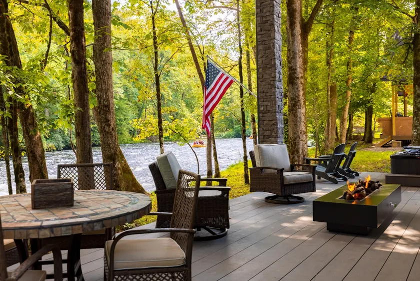 Cabin on Nantahala River with Hot tub - Image 1