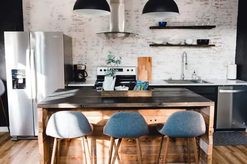 The Industria - Private Apt. with full kitchen - Image 1