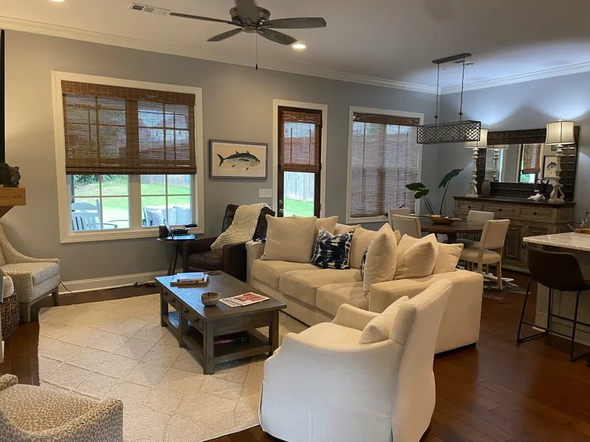 Home in Oakmont subdivision. 3 miles to square - Image 1