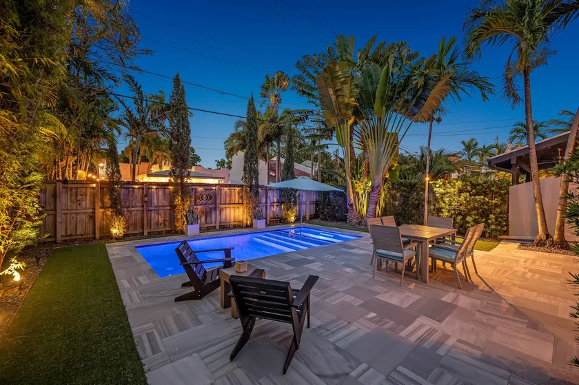 Fun Location! 1 block to Las Olas Pool & Parking - Image 1